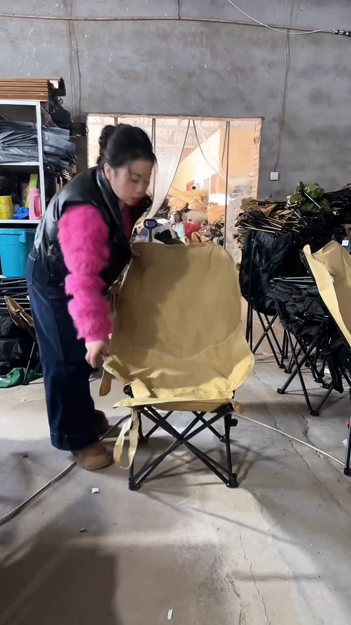 铁带腿托 不可拆卸 高背椅子 颜色随机