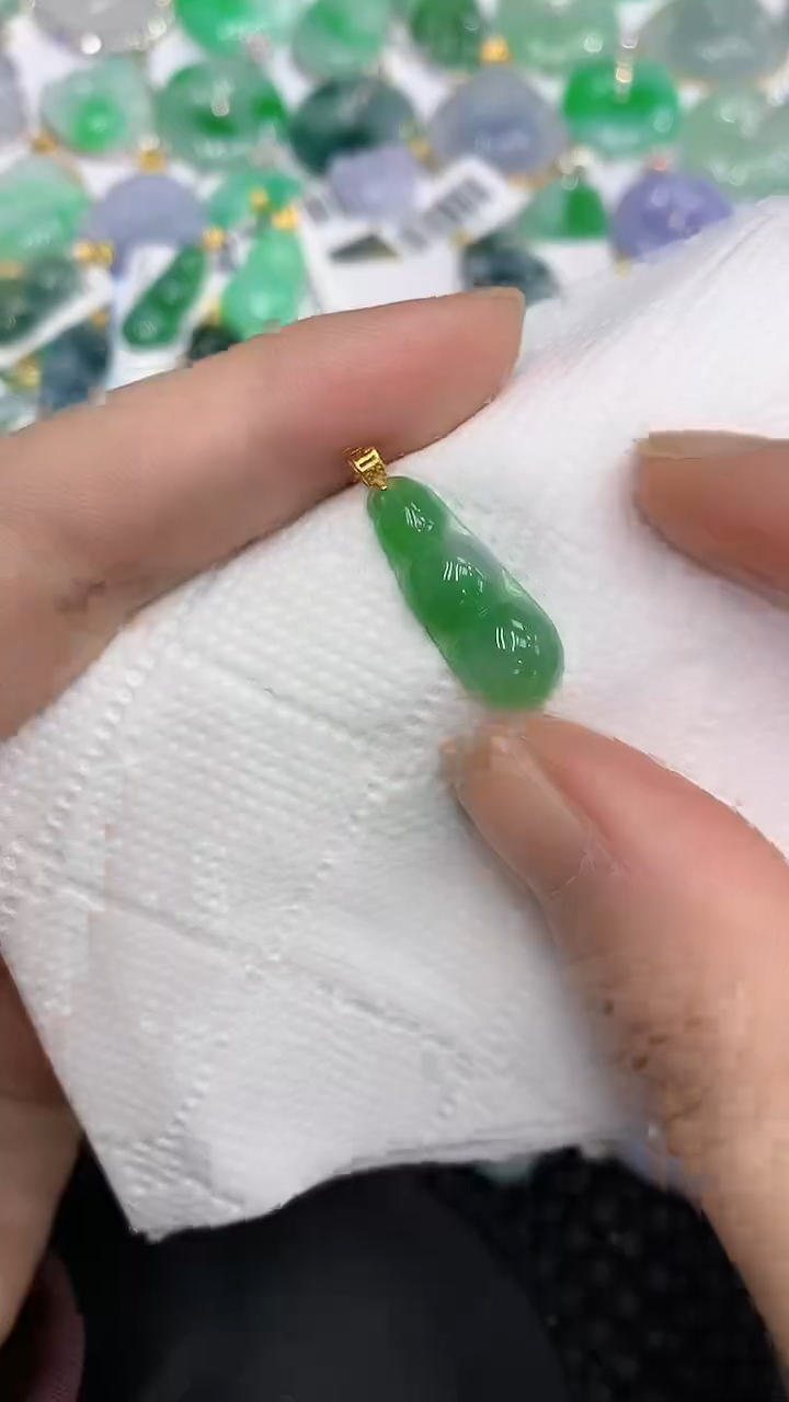 颈饰18K金镶嵌翡翠1111111111111