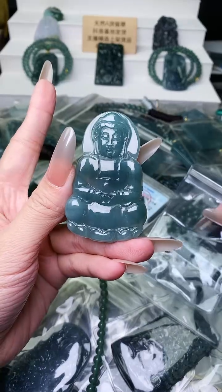 颈饰未镶嵌翡翠 