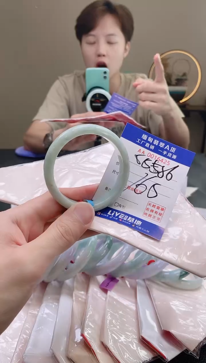翡翠手镯未镶嵌55.56圈