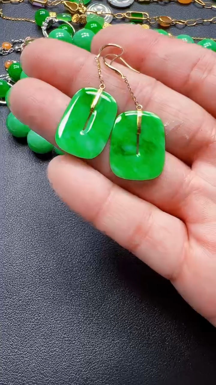 颈饰18K金镶嵌翡翠耳饰