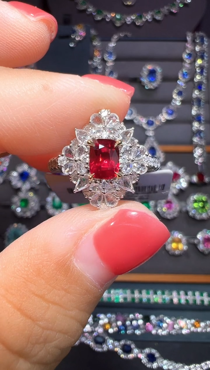 18K金镶嵌AIGS无烧鸽血红红宝石 