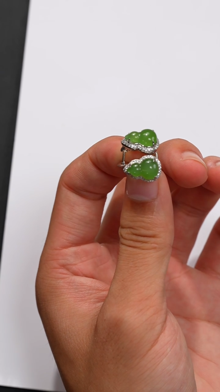 和田玉银S925镶嵌耳饰碧玉果绿葫芦耳钉