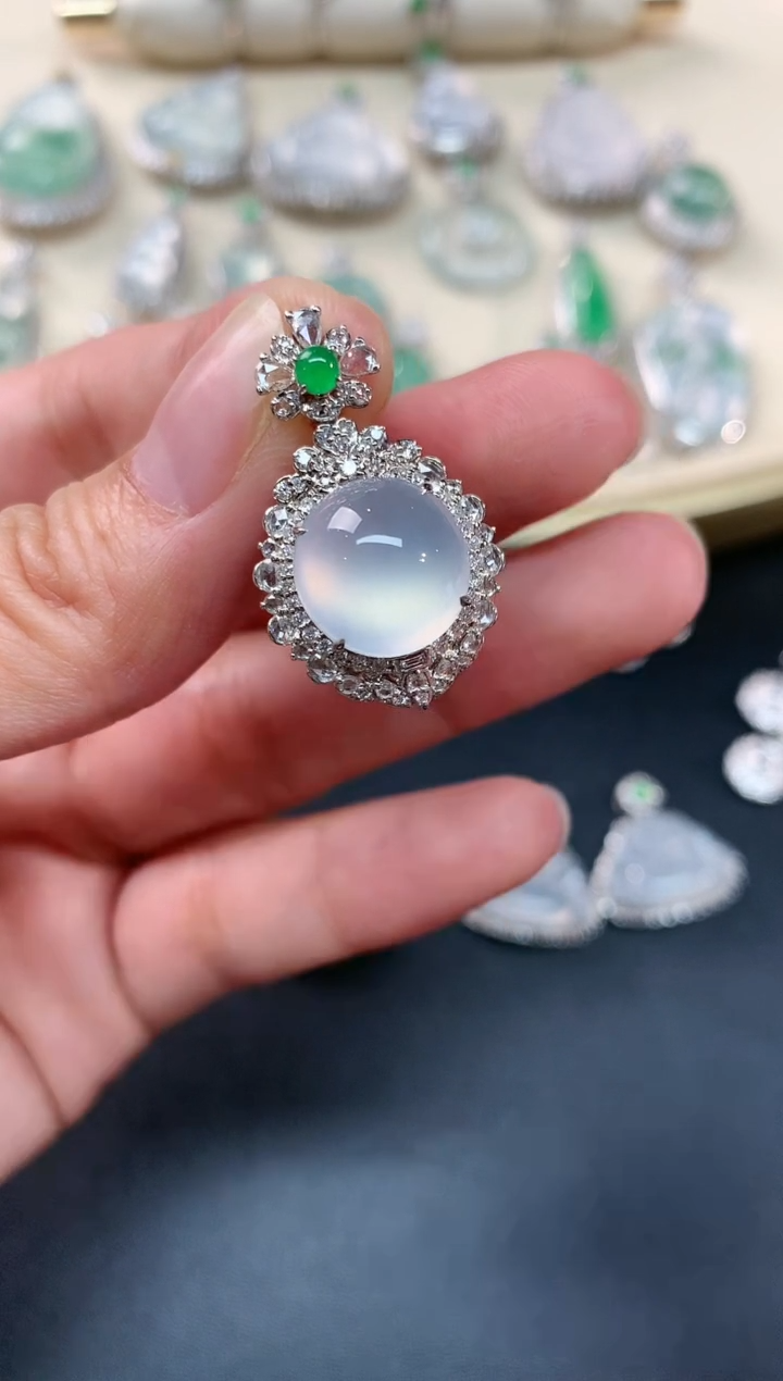 【闪购商品】翡翠吊坠(不含链)18K金镶嵌A55|29800