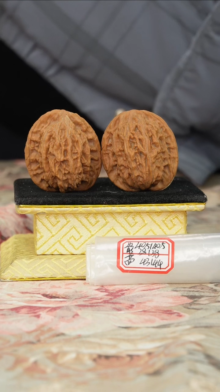 【闪购商品】文玩核桃把件鸭蛋虎