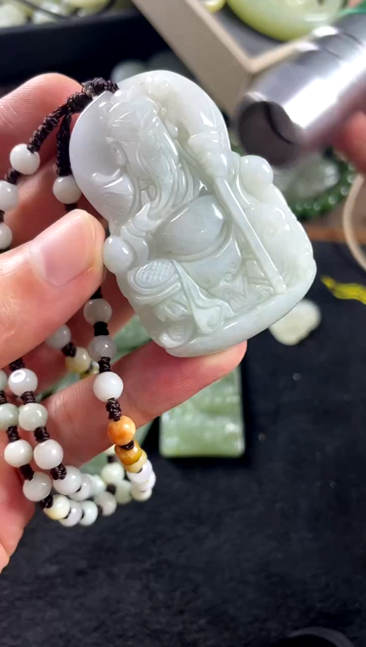 翡翠未镶嵌颈饰挂件