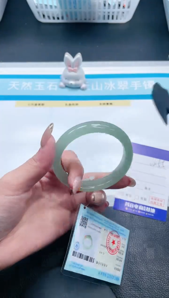 【闪购商品】石英质玉手镯未镶嵌15V255-56