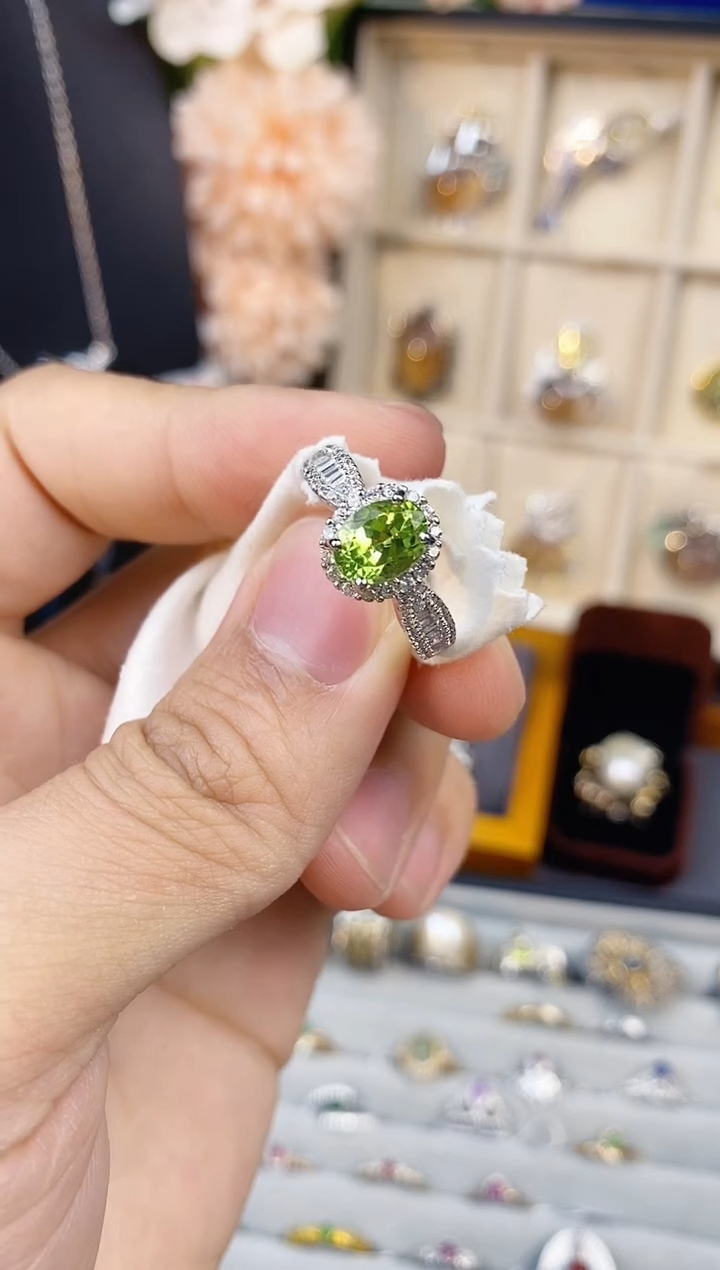 【闪购商品】橄榄石戒指银S925镶嵌带证书