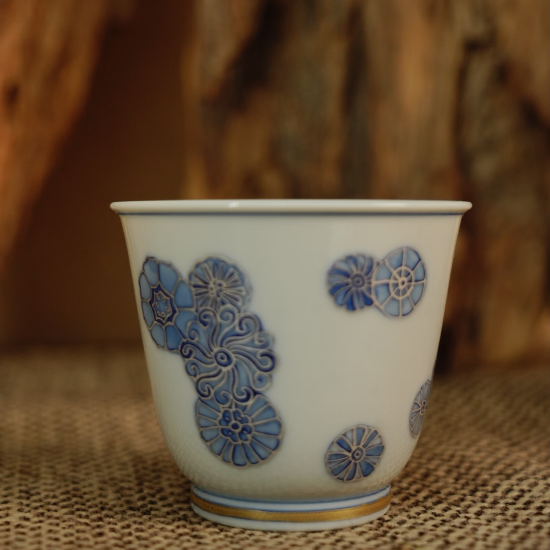 景德镇陶瓷釉下青花描银皮球花杯