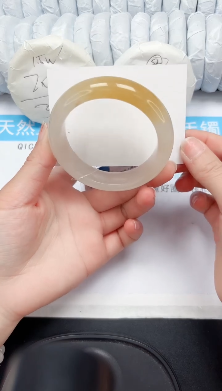 【闪购商品】石英质玉手镯未镶嵌96-59.7