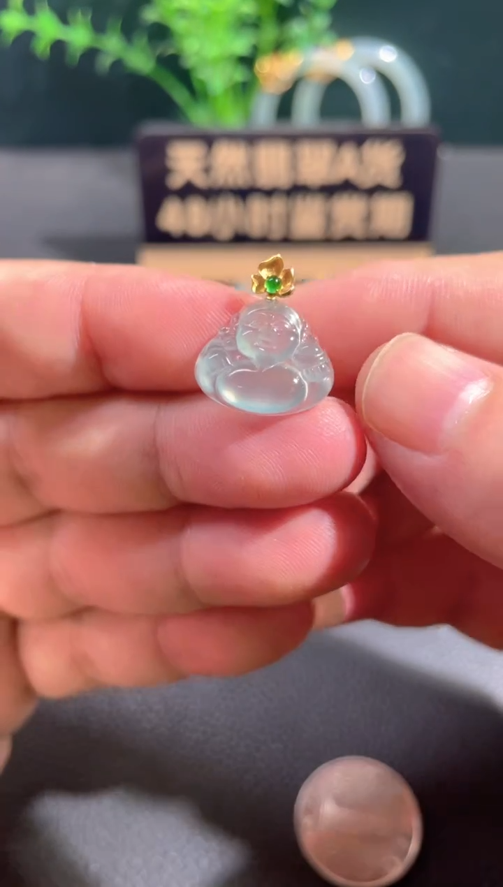 翡翠18K金镶嵌颈饰翡翠