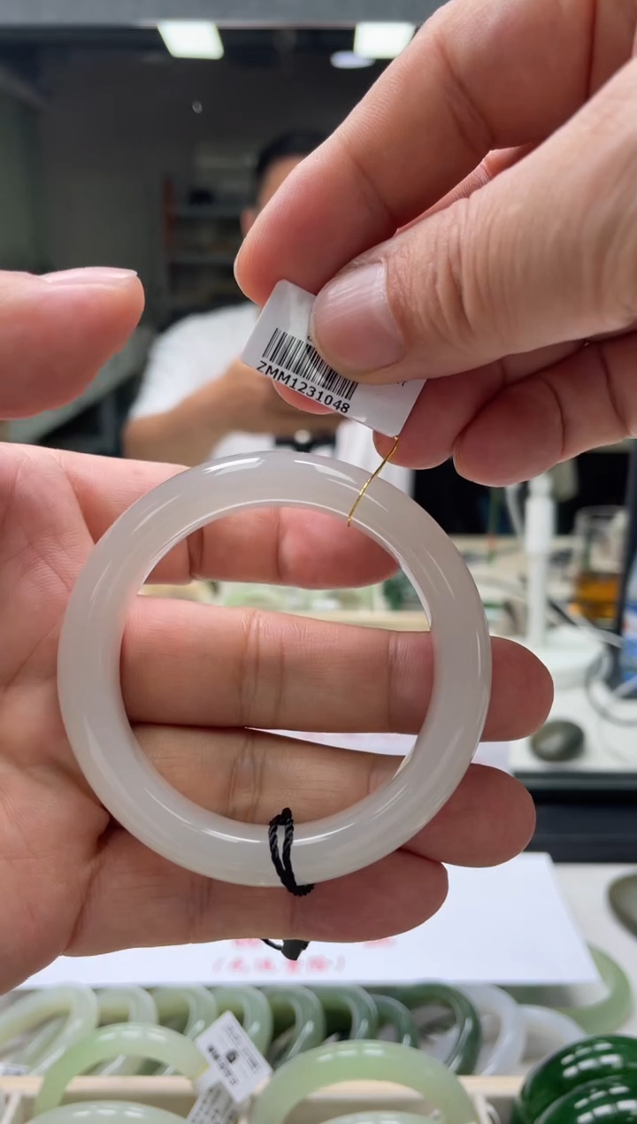 【闪购商品】和田玉手镯未镶嵌编码 1048圈口51-52