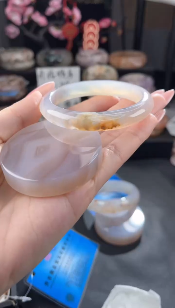 【闪购商品】石英质玉手镯未镶嵌59