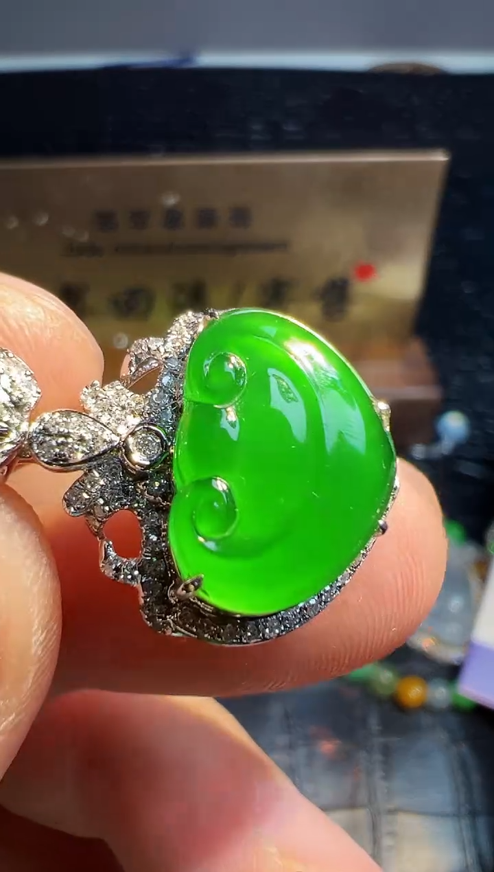 【闪购商品】翡翠颈饰18K金镶嵌翡翠回流