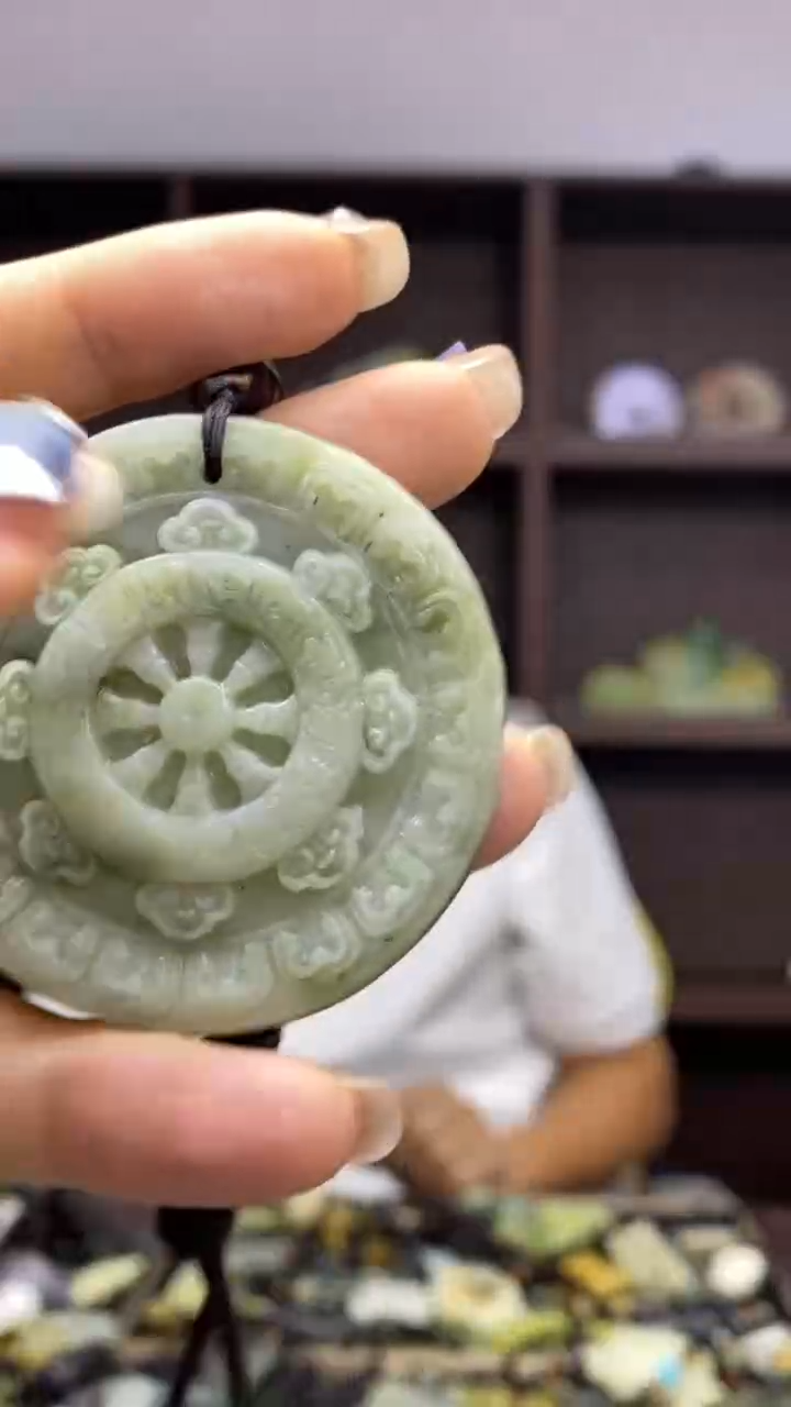 未镶嵌岫玉挂件  