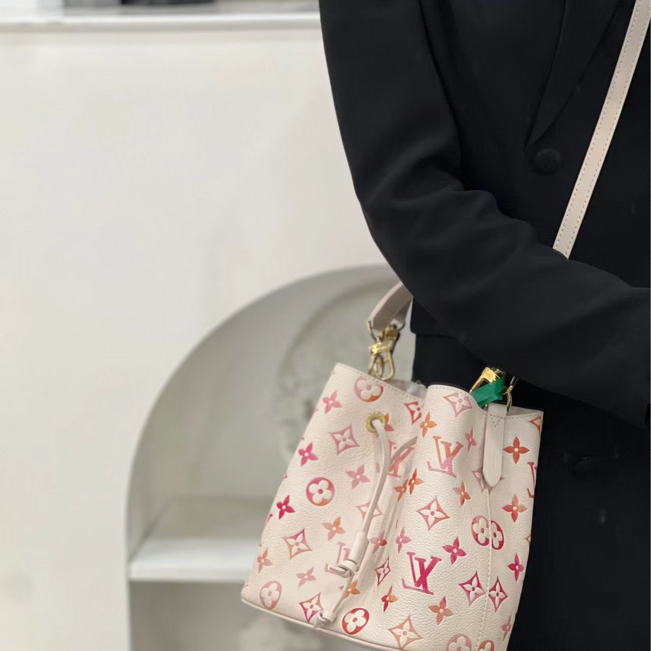 99新 LouisVuitton/路易威登 新款水桶草莓牛奶/甄选