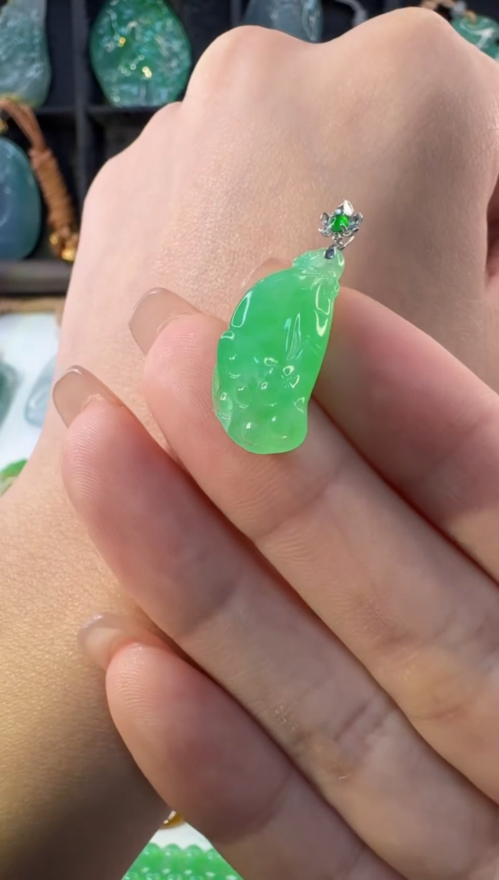 颈饰18K金镶嵌翡翠缅甸A货翡翠