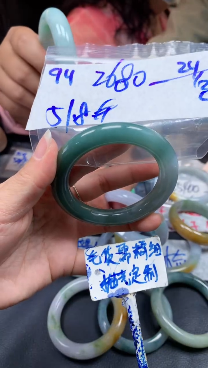 【闪购商品】定制翡翠未镶嵌94毛货需精细抛光手镯多样性拍一发一