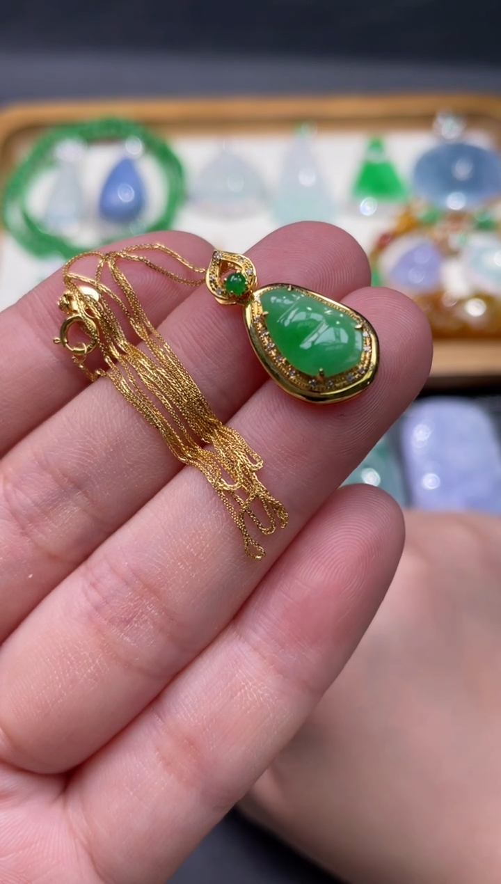 【闪购商品】翡翠颈饰18K金镶嵌33.........