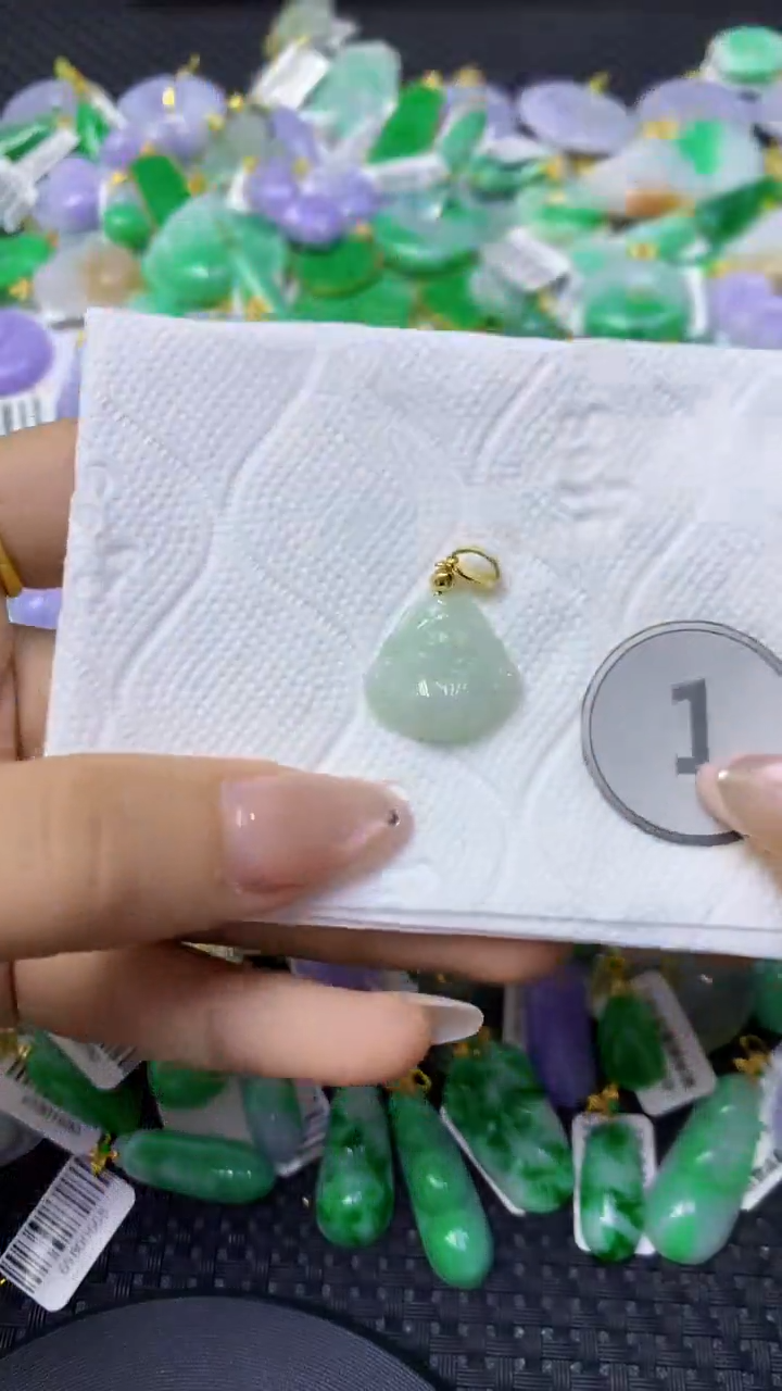 颈饰未镶嵌翡翠天然缅甸翡翠A货