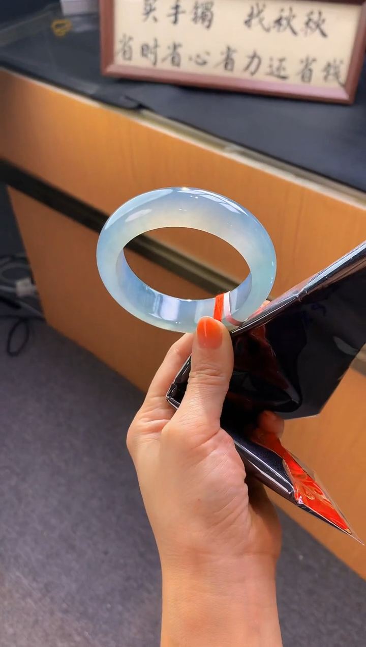 未镶嵌手镯翡翠- Q79圈口 57.2全款55万 定金2万