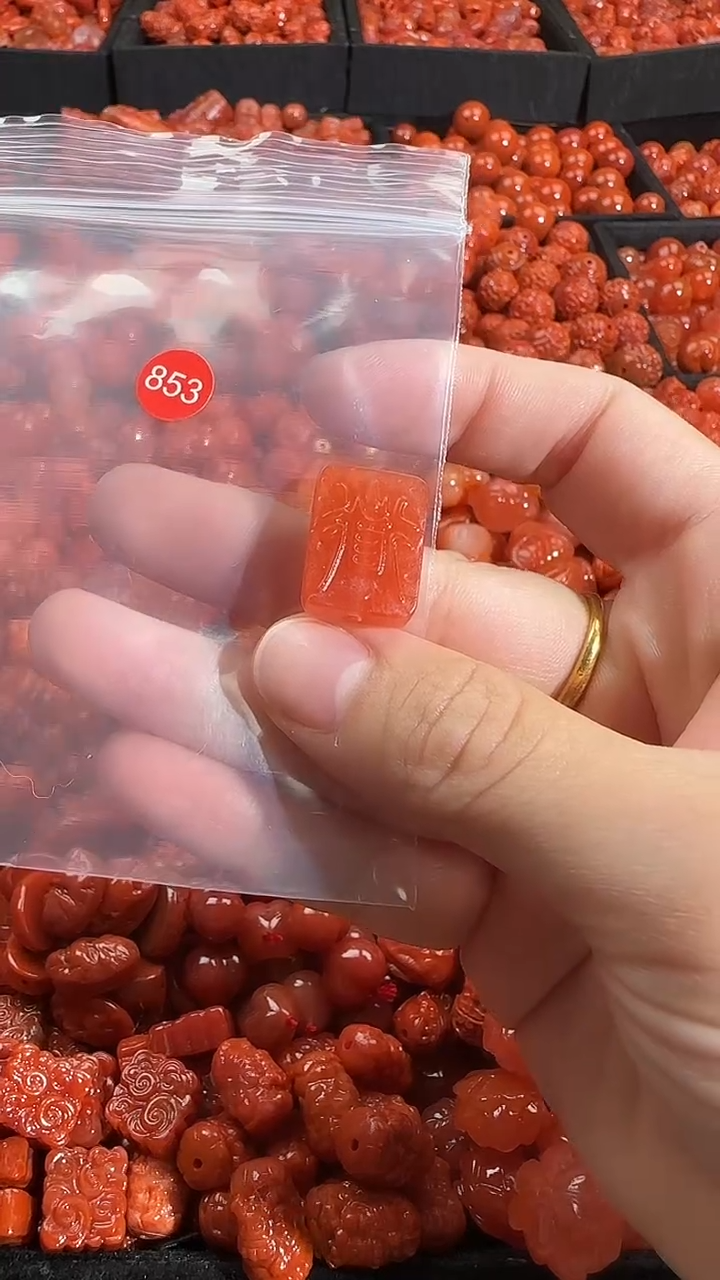 颈饰未镶嵌南红玛瑙1