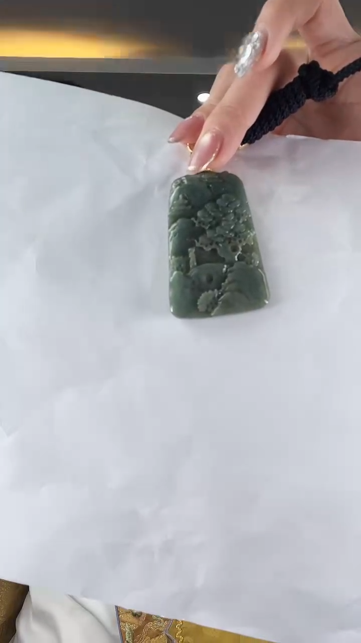 【闪购商品】翡翠颈饰未镶嵌山水