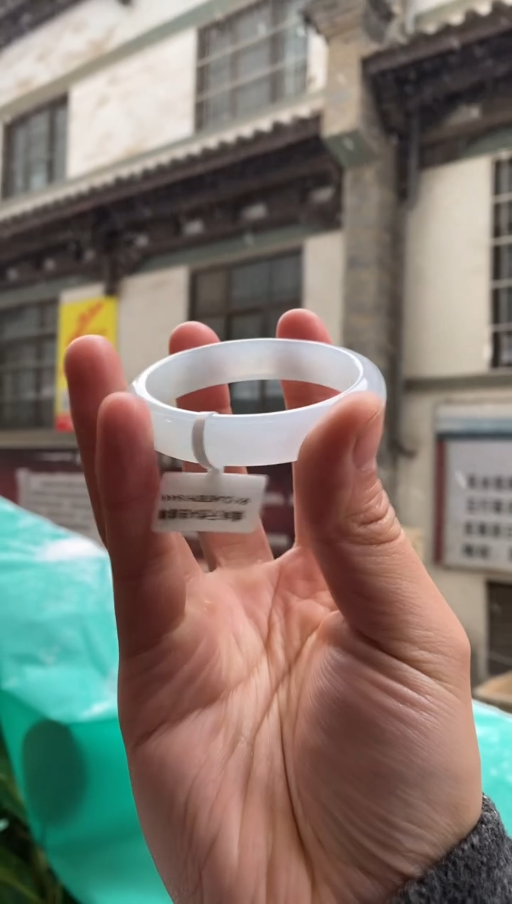 【闪购商品】翡翠手镯（贵妃镯）未镶嵌53贵妃