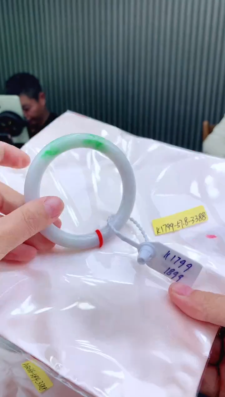 未镶嵌手镯翡翠111