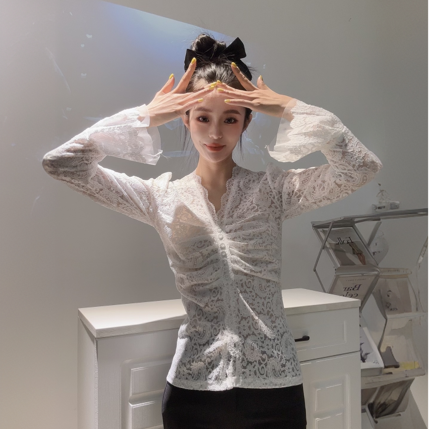 2508韩版收腰V领白色百搭蕾丝打底衫