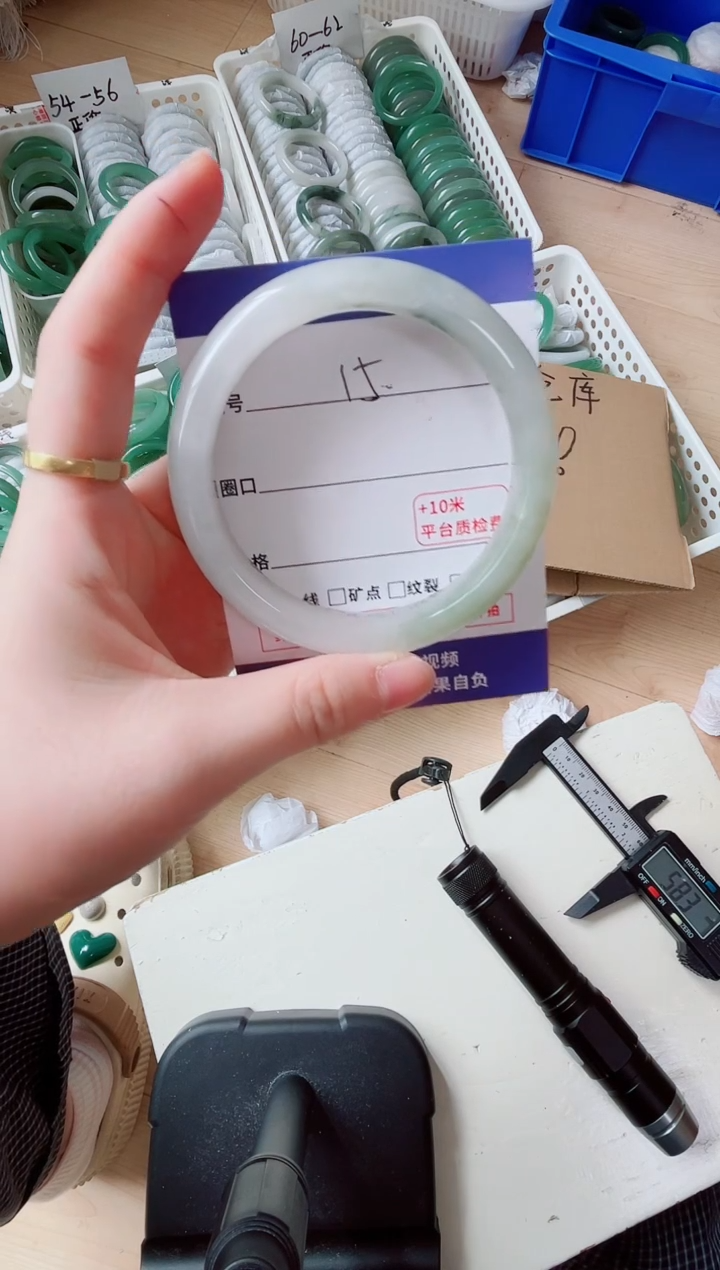 未镶嵌手镯石英质玉15-58