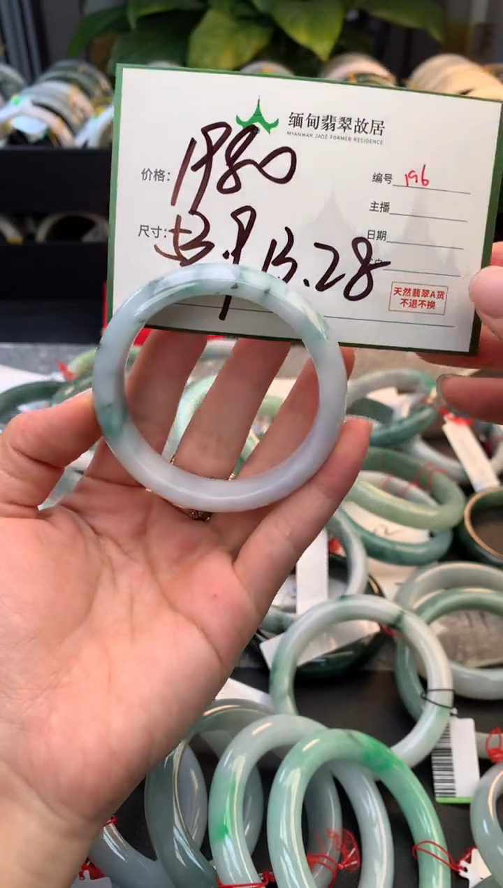 未镶嵌定制翡翠毛货需精细抛光+多人