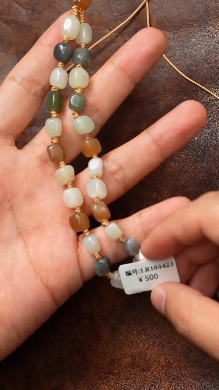 颈饰未镶嵌和田玉吊坠 LR 