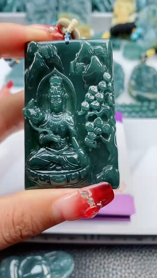 【闪购商品】翡翠颈饰未镶嵌                