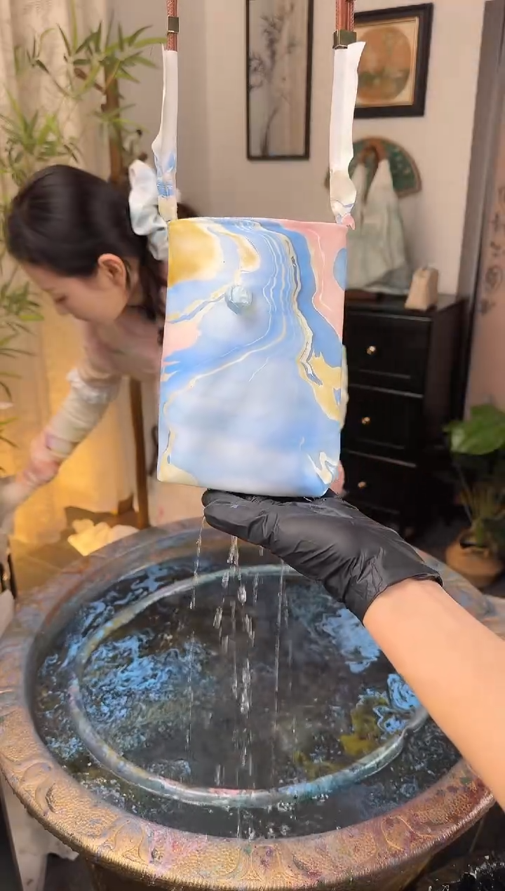 247 蓝黄粉色 丝绸手机包