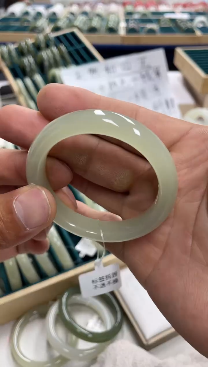 未镶嵌手镯和田玉睡**！和田玉手镯