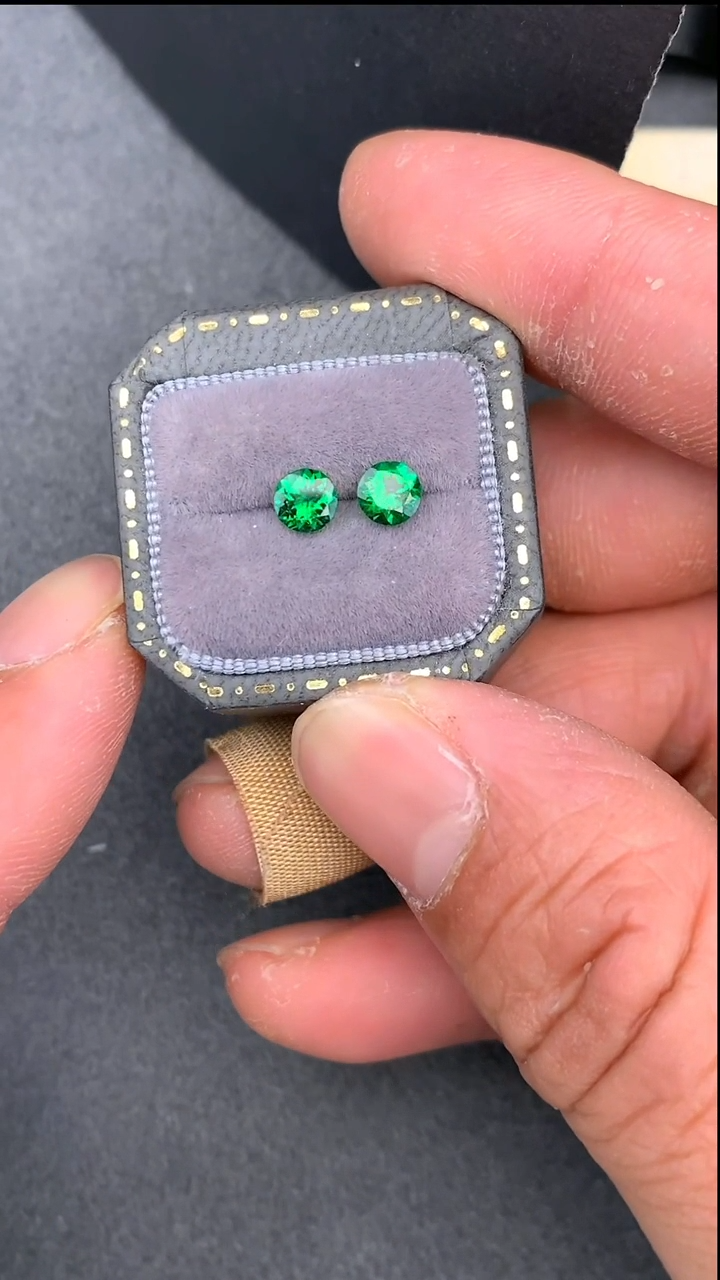 【闪购商品】石榴石（沙弗莱）裸石未镶嵌93分