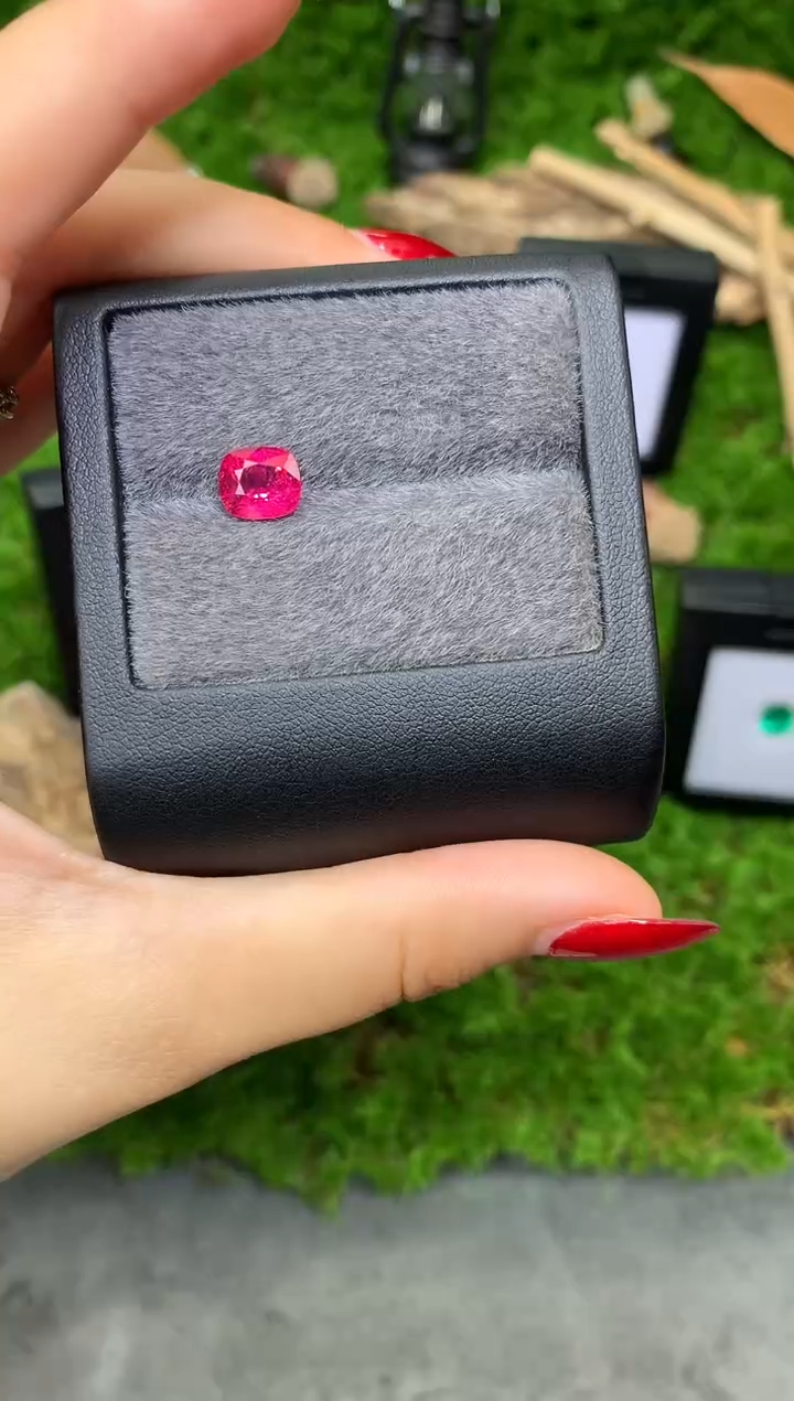 定制尖晶石裸石未镶嵌每***醒枕型 绝地武士 2.06ct