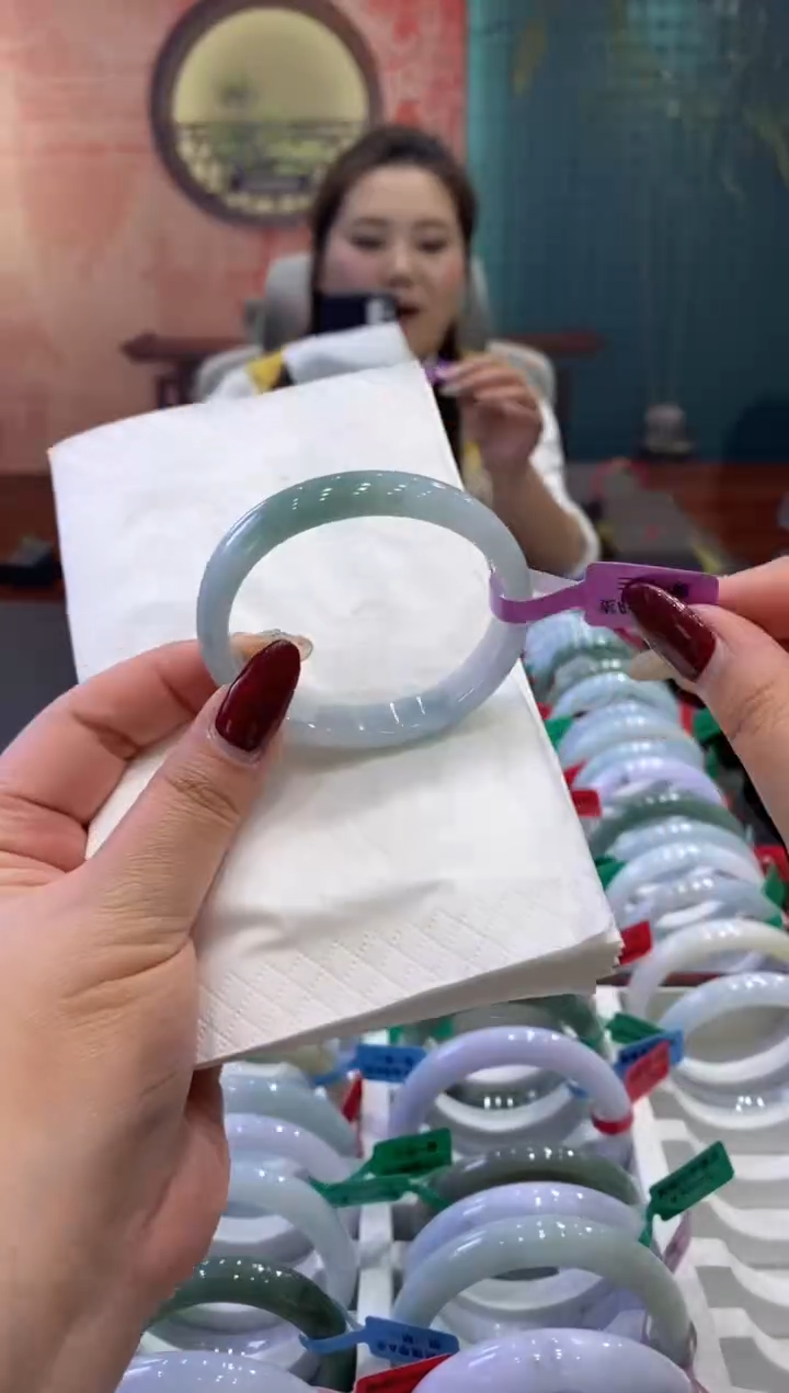 【闪购商品】翡翠手镯未镶嵌多人0017930