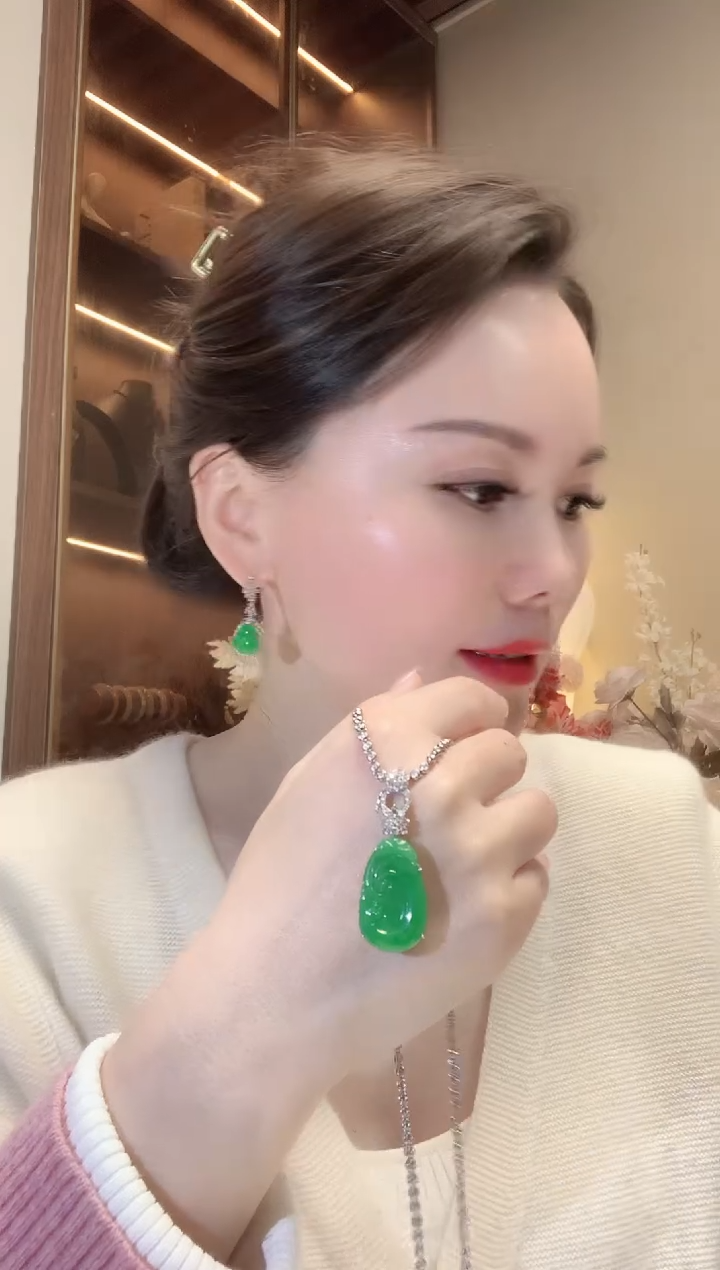 【闪购商品】翡翠吊坠(不含链)18K金镶嵌C26 