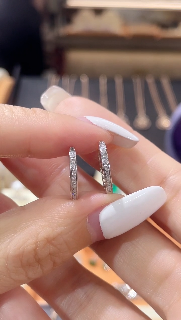 【闪购商品】钻石耳饰18K金镶嵌耳饰