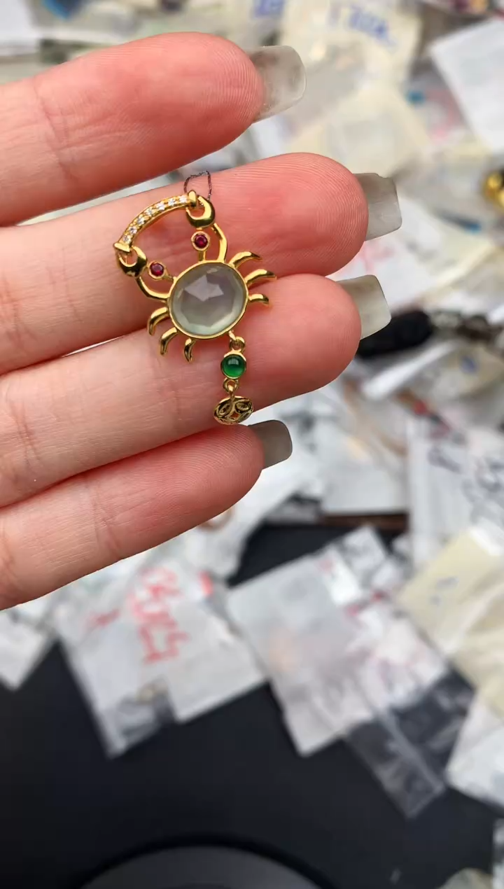 18K金镶嵌挂件翡翠—
