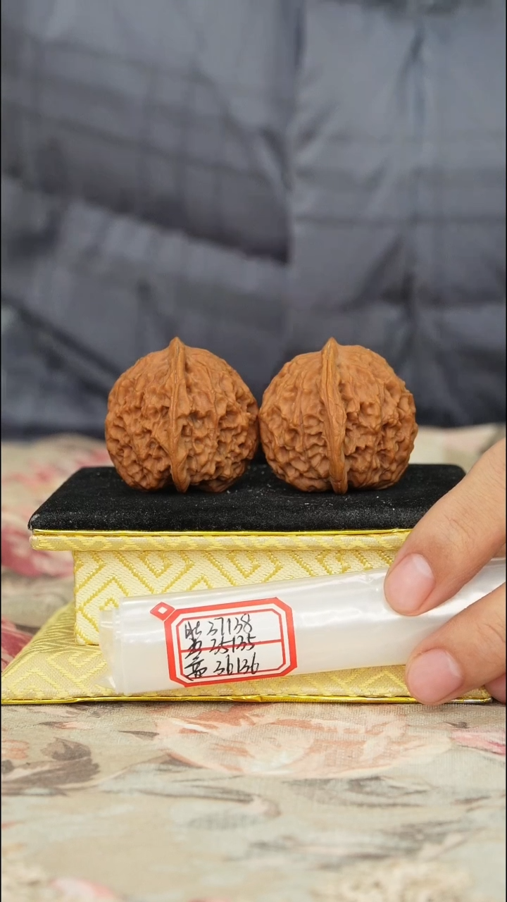 【闪购商品】文玩核桃把件非嫁接2元宝