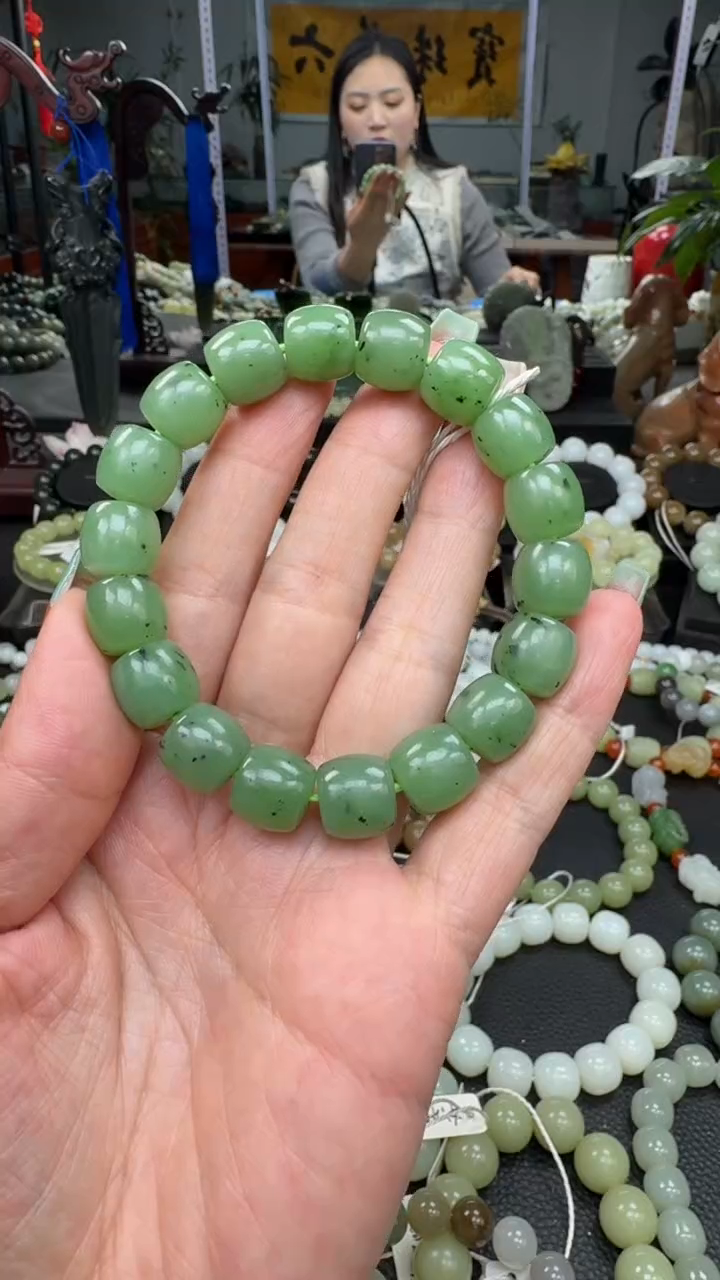 未镶嵌手串和田玉乌兰海苹果绿碧玉卡12