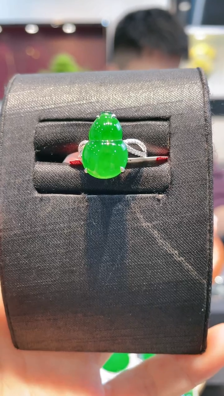 【闪购商品】翡翠颈饰18K金镶嵌A94天然A货翡翠戒指