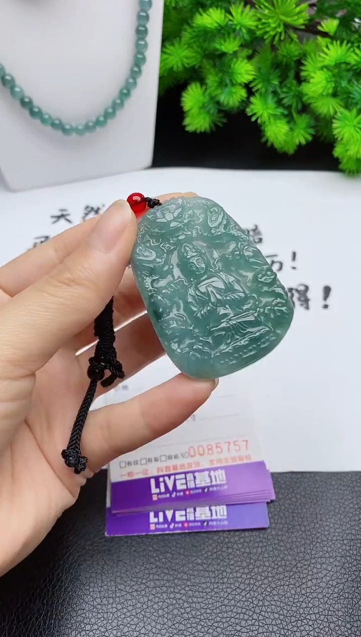 翡翠未镶嵌颈饰 