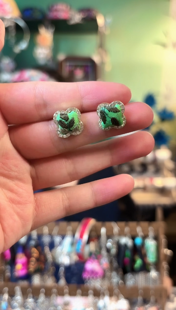 织绣彩云南阁非遗老绣饰品661