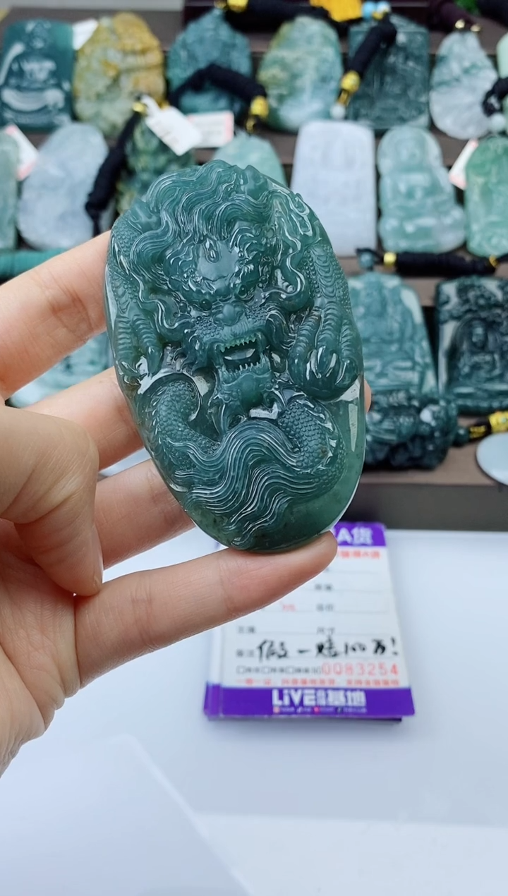 翡翠未镶嵌颈饰 