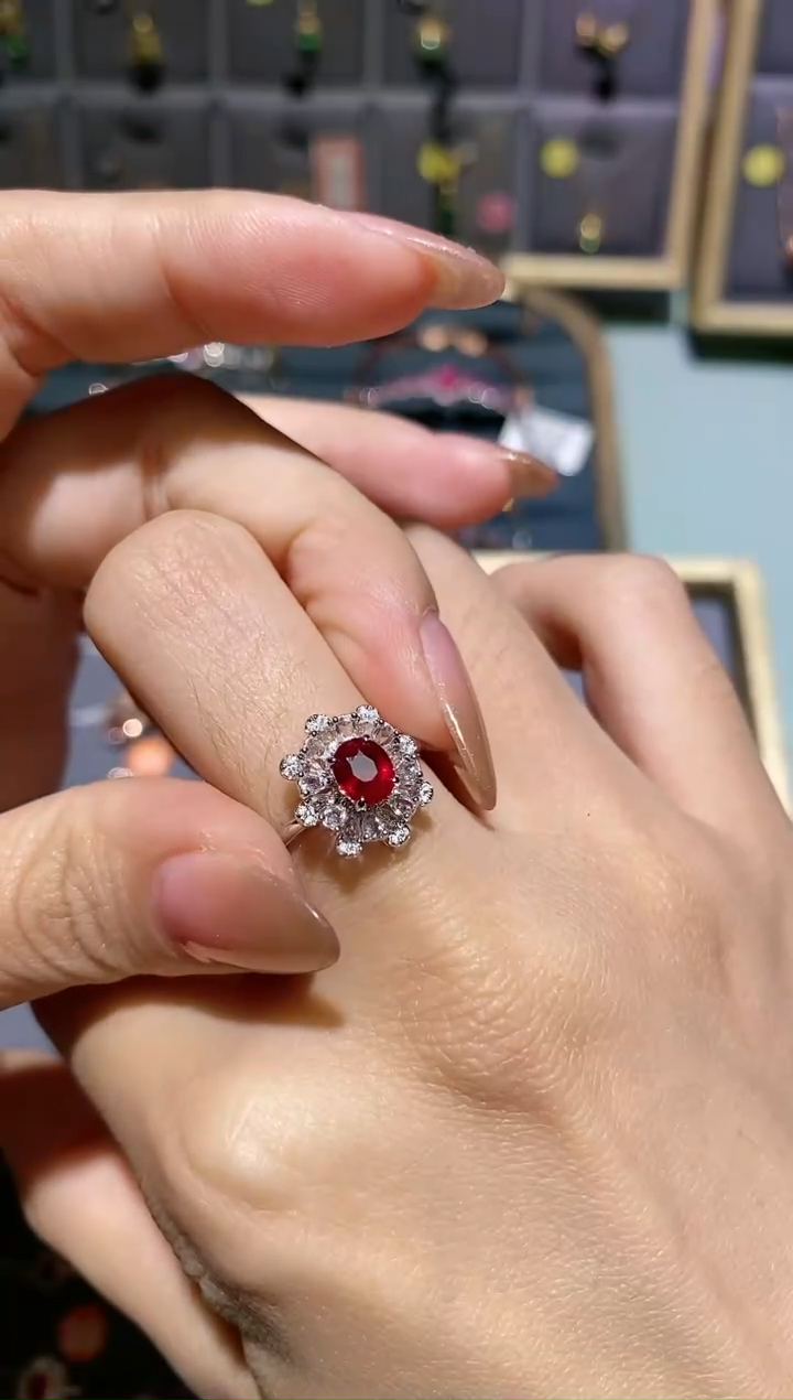 【闪购商品】红宝石戒指18K金镶嵌戒指