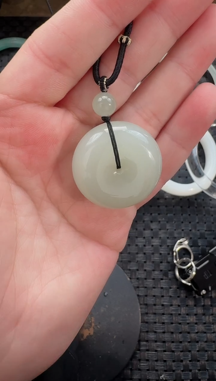 颈饰未镶嵌和田玉平安扣